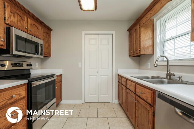 Foto del edificio - 7002 Summit Ct