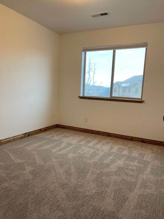 Building Photo - Gorgeous home in Orem