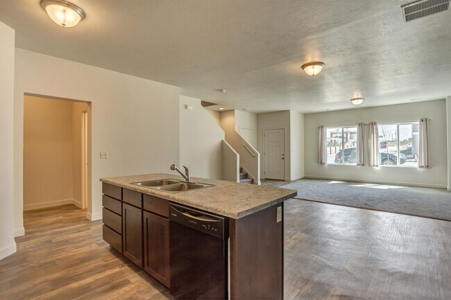 Building Photo - 5663 Island Ridge Dr