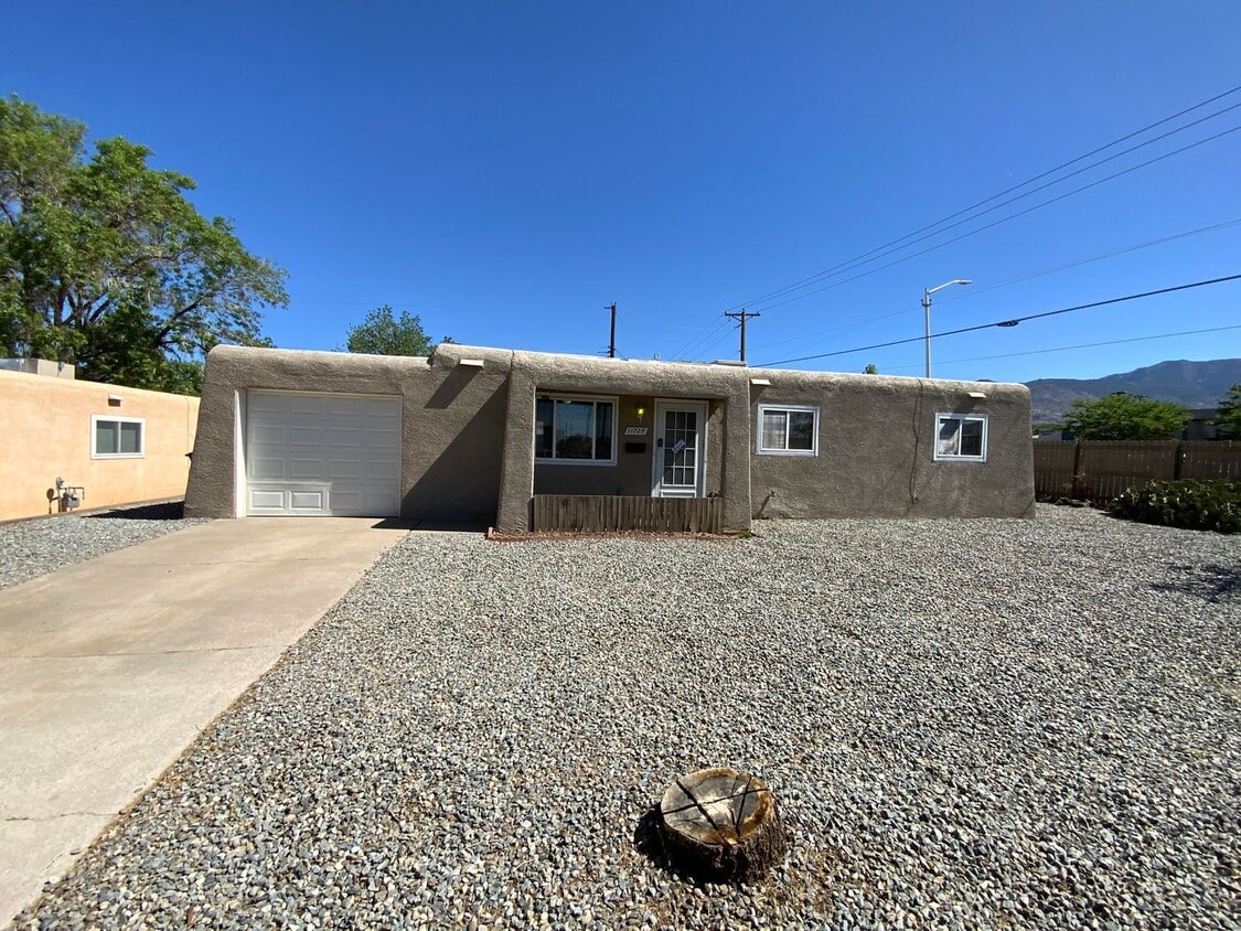 Primary Photo - 3 Bedroom Single Story Home Available Near...