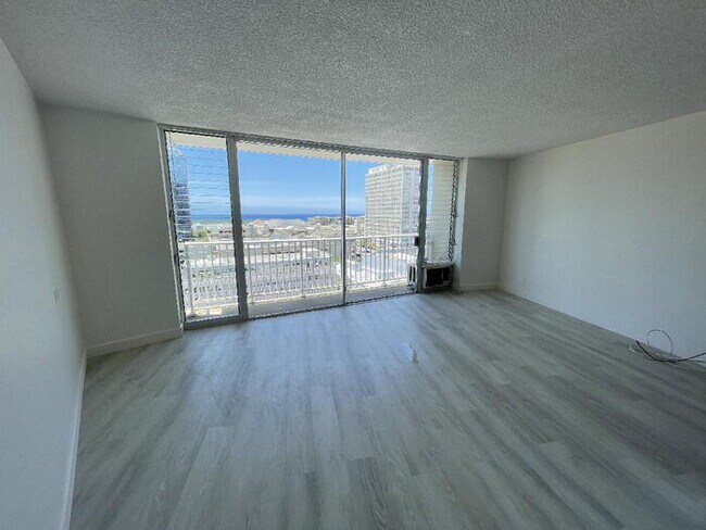 Building Photo - HOLIDAY VILLAGE studio, sec, A/C, lanai, pool
