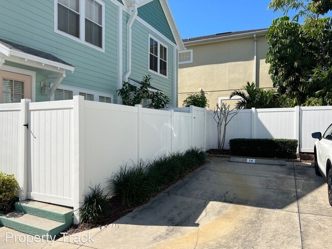 Building Photo - 2 br, 2.5 bath House - 645 4th Ave S