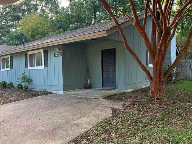 Foto del edificio - 1079 Tall Oak Dr