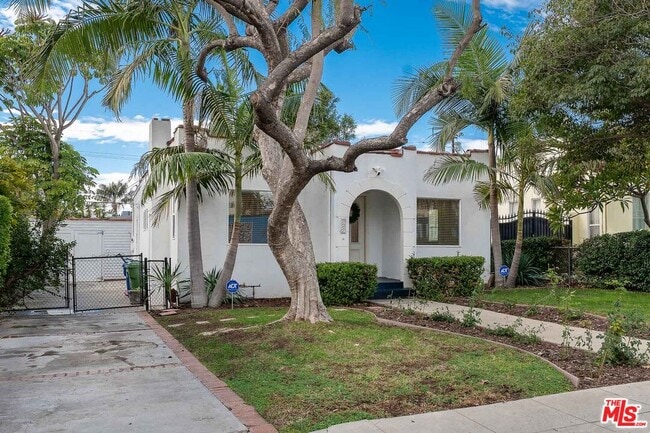 Building Photo - 927 N Edinburgh Ave