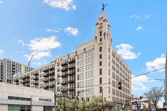 Building Photo - 758 N Larrabee St