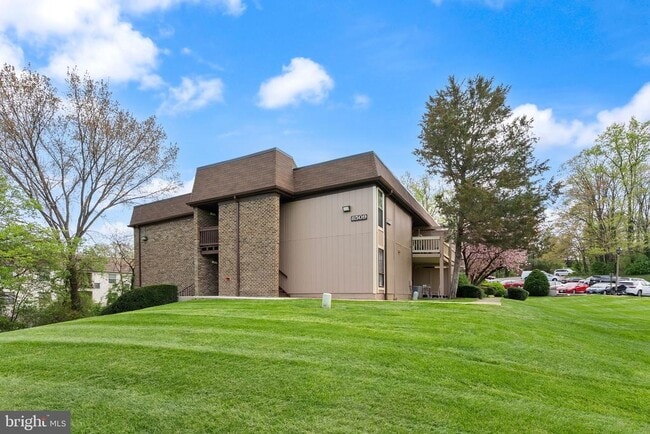 Building Photo - 8511 Barrington Ct