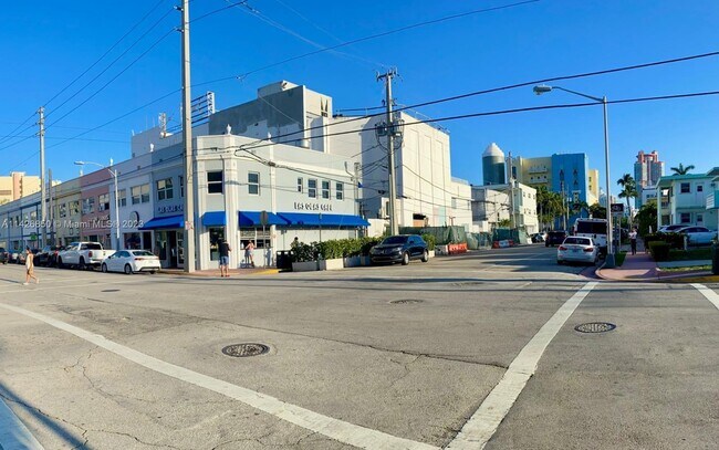 Building Photo - 542 Euclid Ave