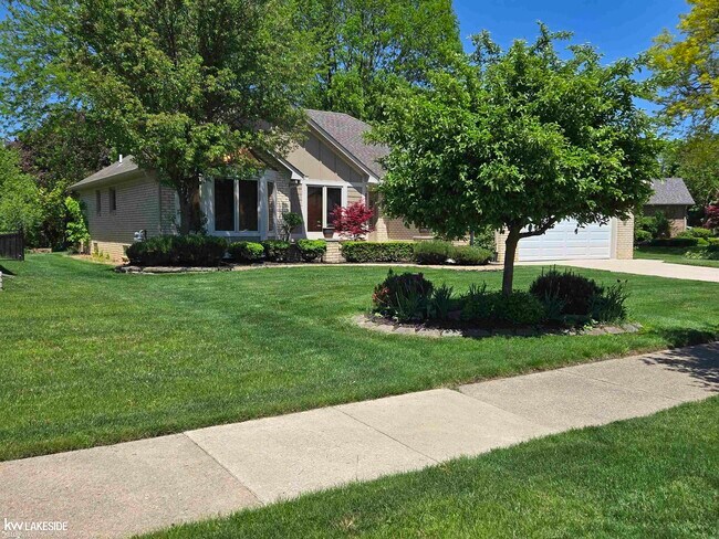 Foto del edificio - 52843 Deerwood Dr