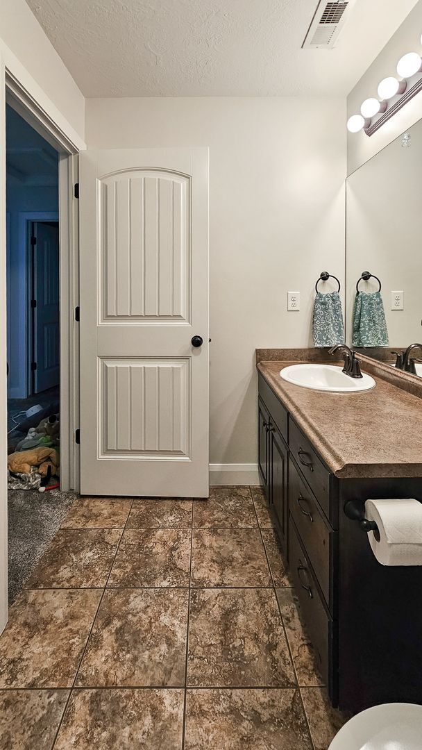 Building Photo - Summerfield Townhome