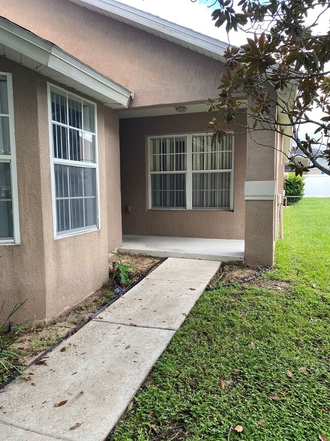 Building Photo - Great 4 Bedroom 3 Bathroom Pool Home in In...