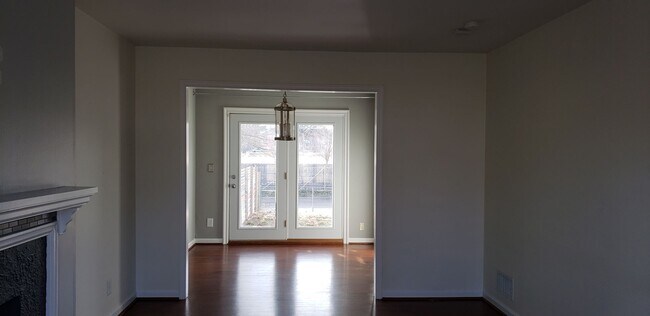 Building Photo - 401-403 Harding St