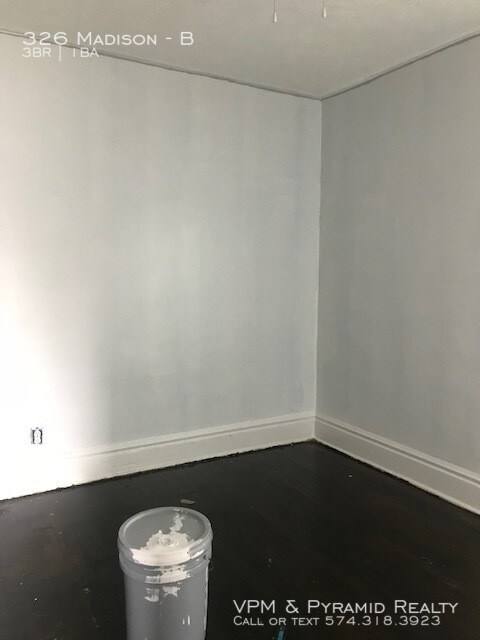 Foto del edificio - 326 W Madison St