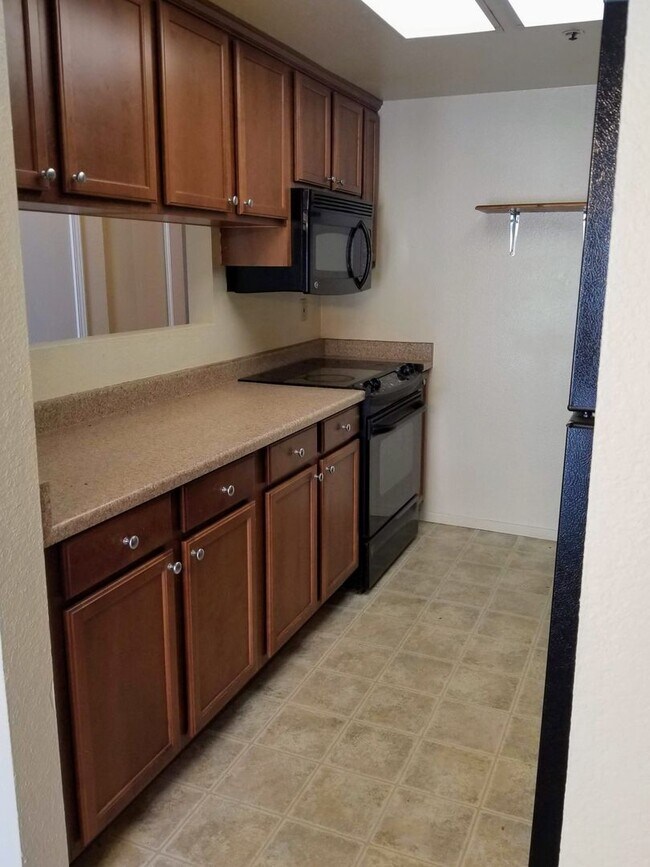 Foto del edificio - Two Bedroom Condo w/Loft  Sinsheimer Neigh...
