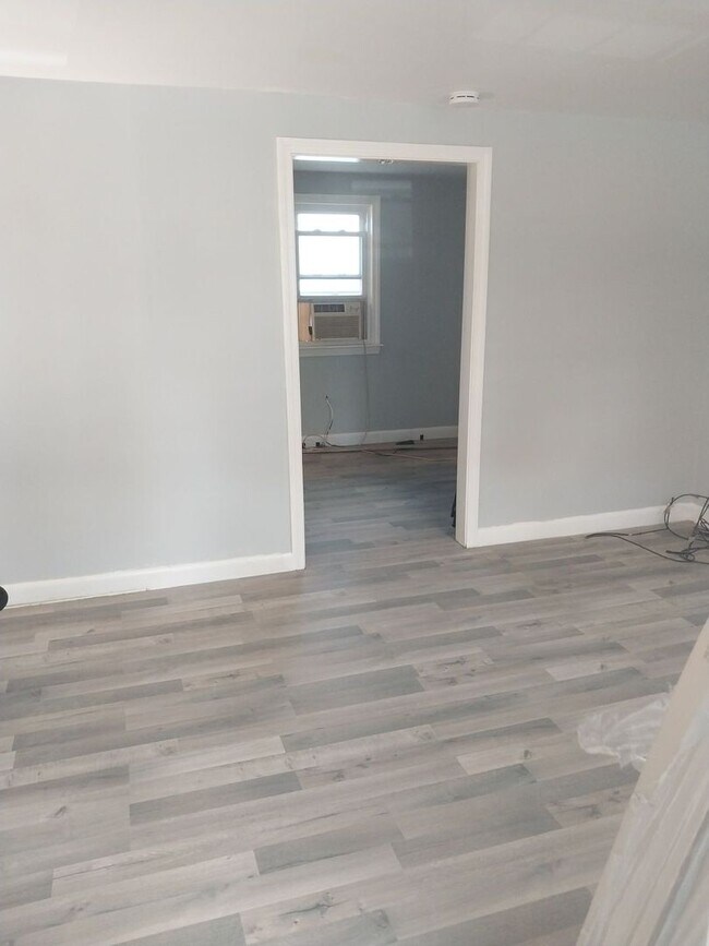 Building Photo - 1 Bedroom, 2nd Floor Condo-West Yarmouth
