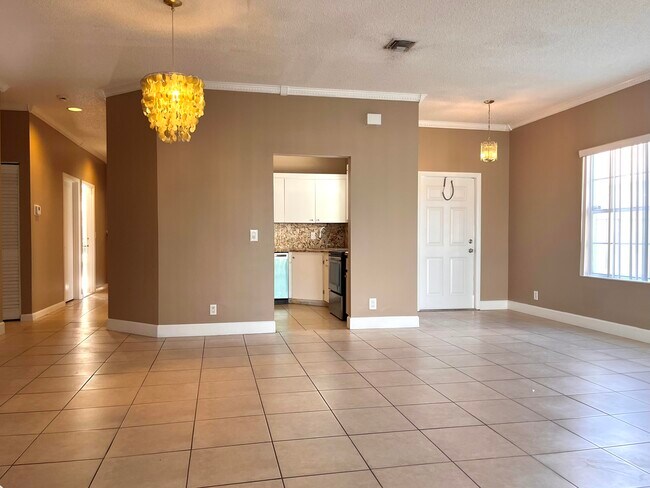 Building Photo - 3871 Circle Lake Dr