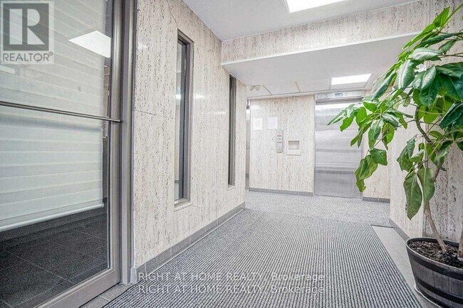 Photo du bâtiment - 235 Grandravine Dr