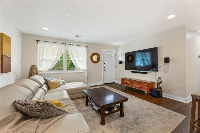 Foto del edificio - 551 Lyle Dr SE