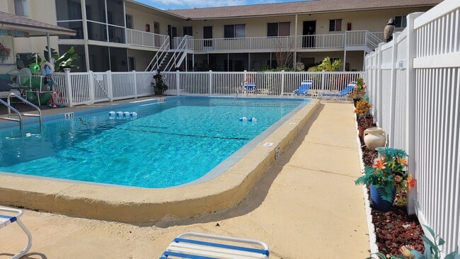 Building Photo - Annual furnished optional 2/1 condo Island...
