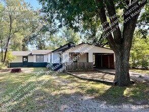 Building Photo - 825 N Oak St