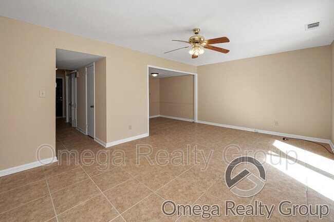 Building Photo - 2319 Cheshire Dr