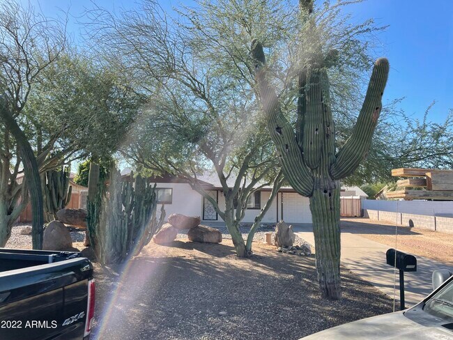 Foto del edificio - 7114 N 77th Ave