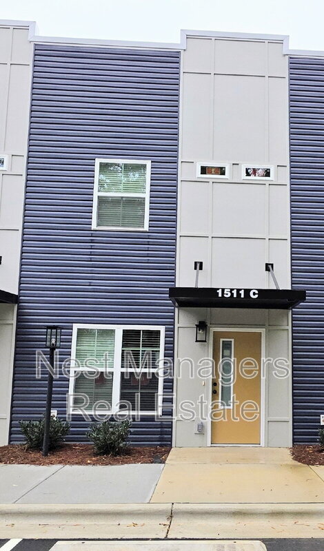 Building Photo - 1511 Fort Bragg Rd