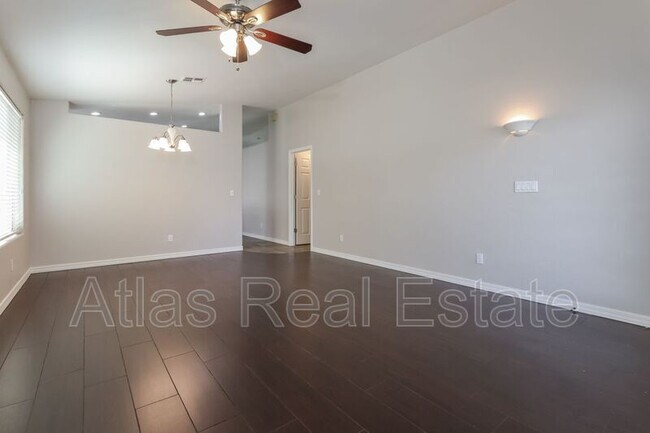 Foto del edificio - 2498 E Stone Stable Dr