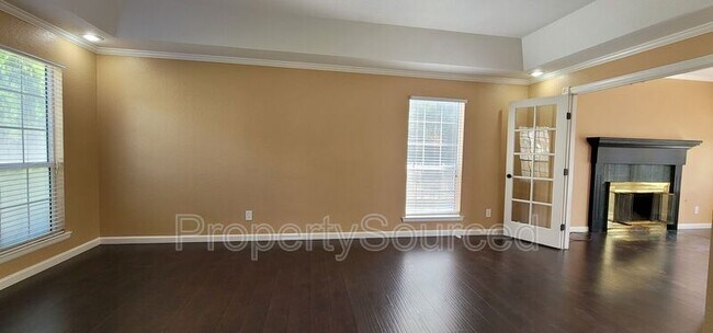 Foto del edificio - 5054 E Eastview Dr