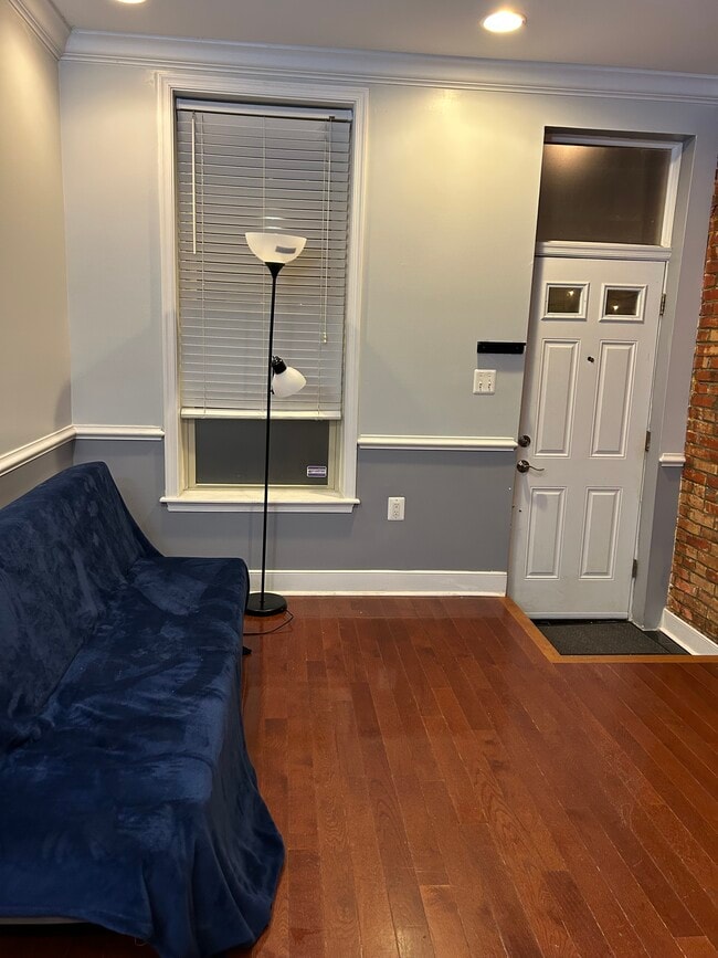 Living room - 128 N Belnord Ave