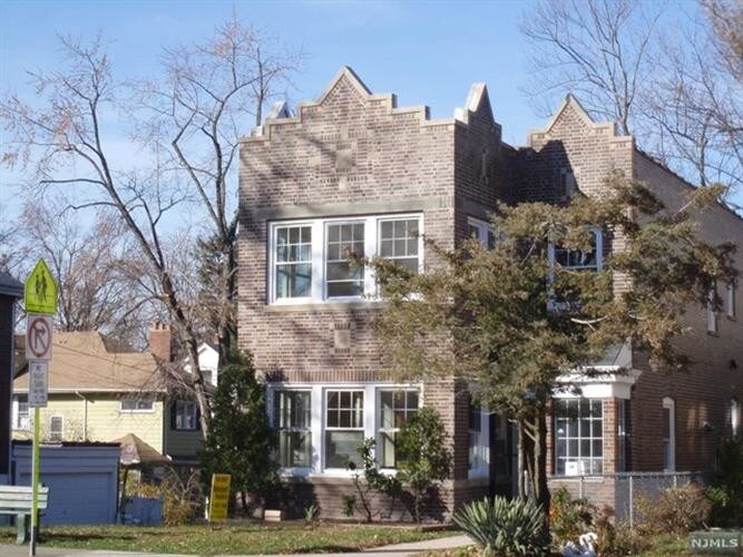 Primary Photo - 284 Broad Ave