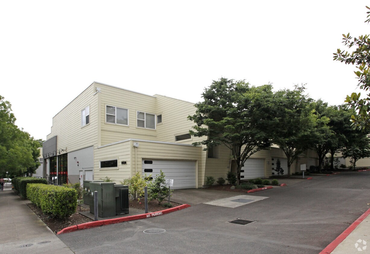 Building Photo - Macadam Village Apartments