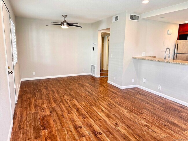 Building Photo - 774 Eastshore Terrace