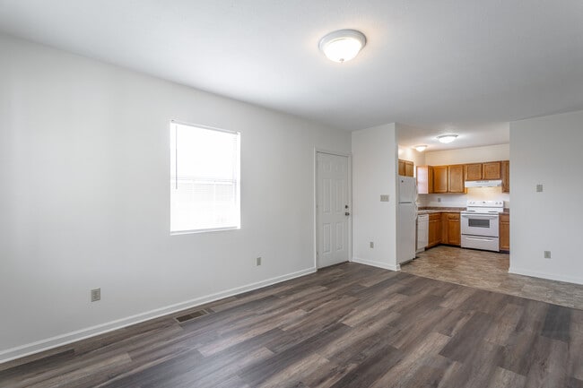 Building Photo - 420 Hedgewood Dr