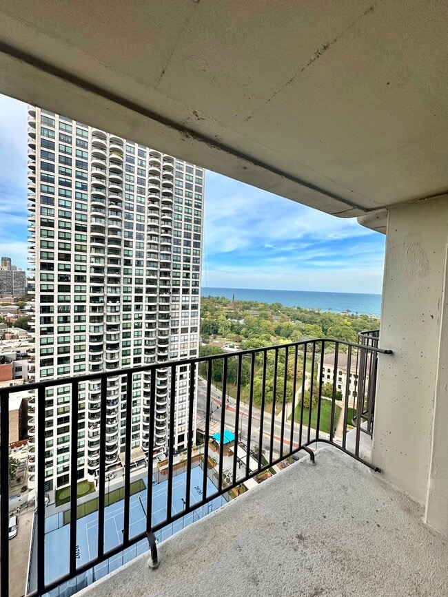 Foto del edificio - 1960 N Lincoln Park W