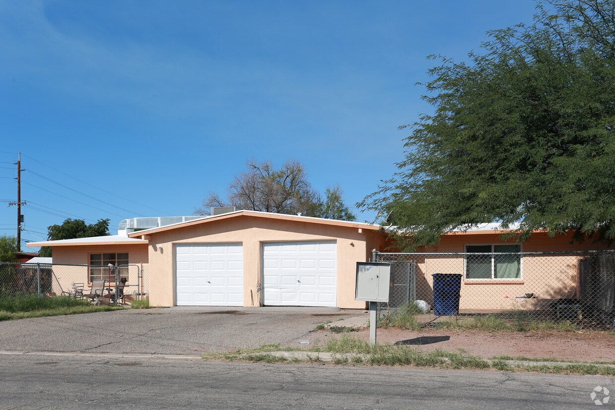 Building Photo - 1510 S Van Buren Ave