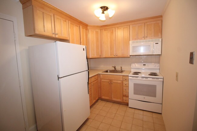 Building Photo - 637 Cove Rd
