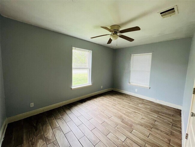 Building Photo - 3706 Mt Pleasant St