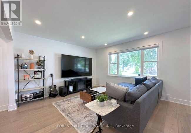 Photo du bâtiment - 217 Van Dusen Blvd