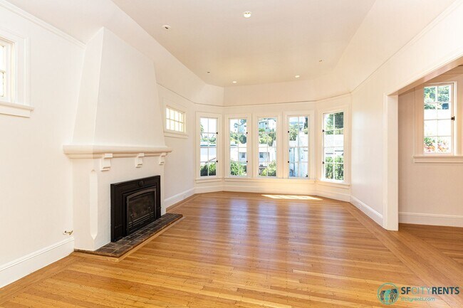 Building Photo - Sherwood Forest: Single Famly Home w/ Air ...