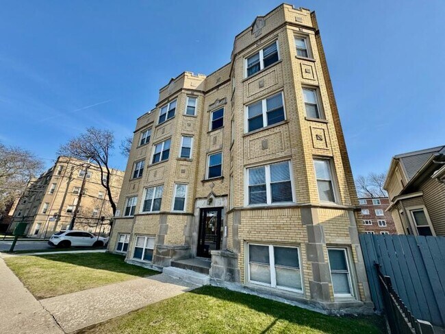 Foto del edificio - 3 bedroom in CHICAGO IL 60660