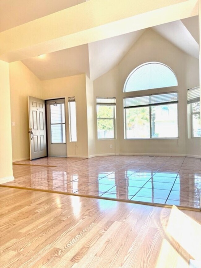 Building Photo - Spacious 4BD|3BA Home in Oakley