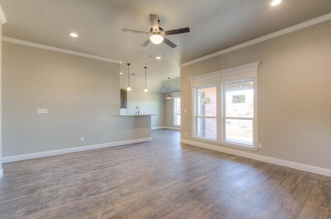 Building Photo - 2120 Christine Dr