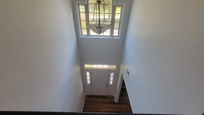 Building Photo - The 5 Bedroom You've Been Looking For!!