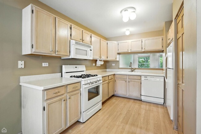 Foto del edificio - 223 Mistwood Ln