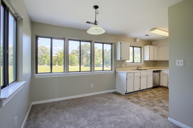 Foto del edificio - 5992 Ware Point Rd