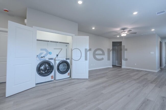 Foto del edificio - 13323 Prado Rdg Ln