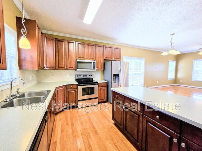Building Photo - 1612 Middle Creek Cir
