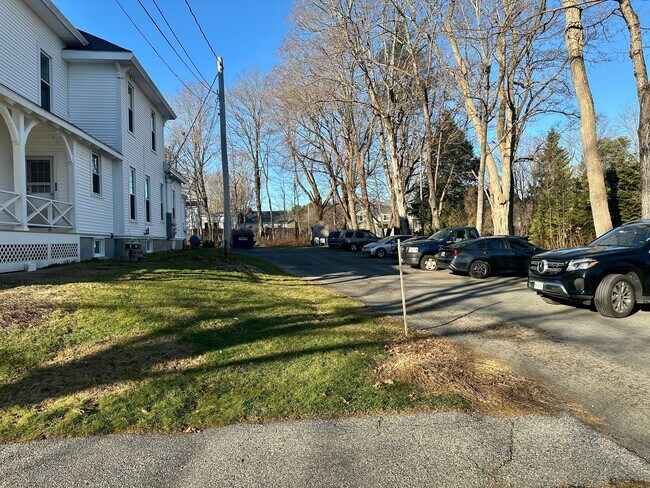 Foto del edificio - Recently Remodeled 1 Bedroom in Desirable Yarmouth ME.