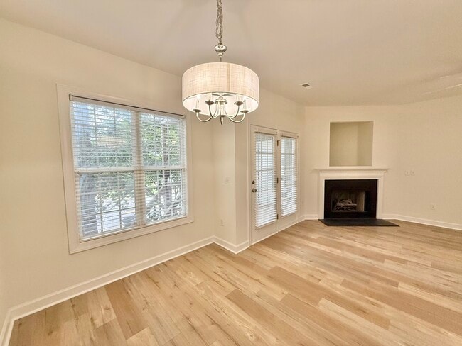 Foto del edificio - 2608 Broad Oaks Pl