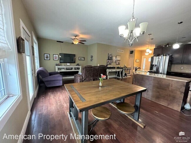 Foto del edificio - 3 br, 2 bath House - 3857 Hunters Circle